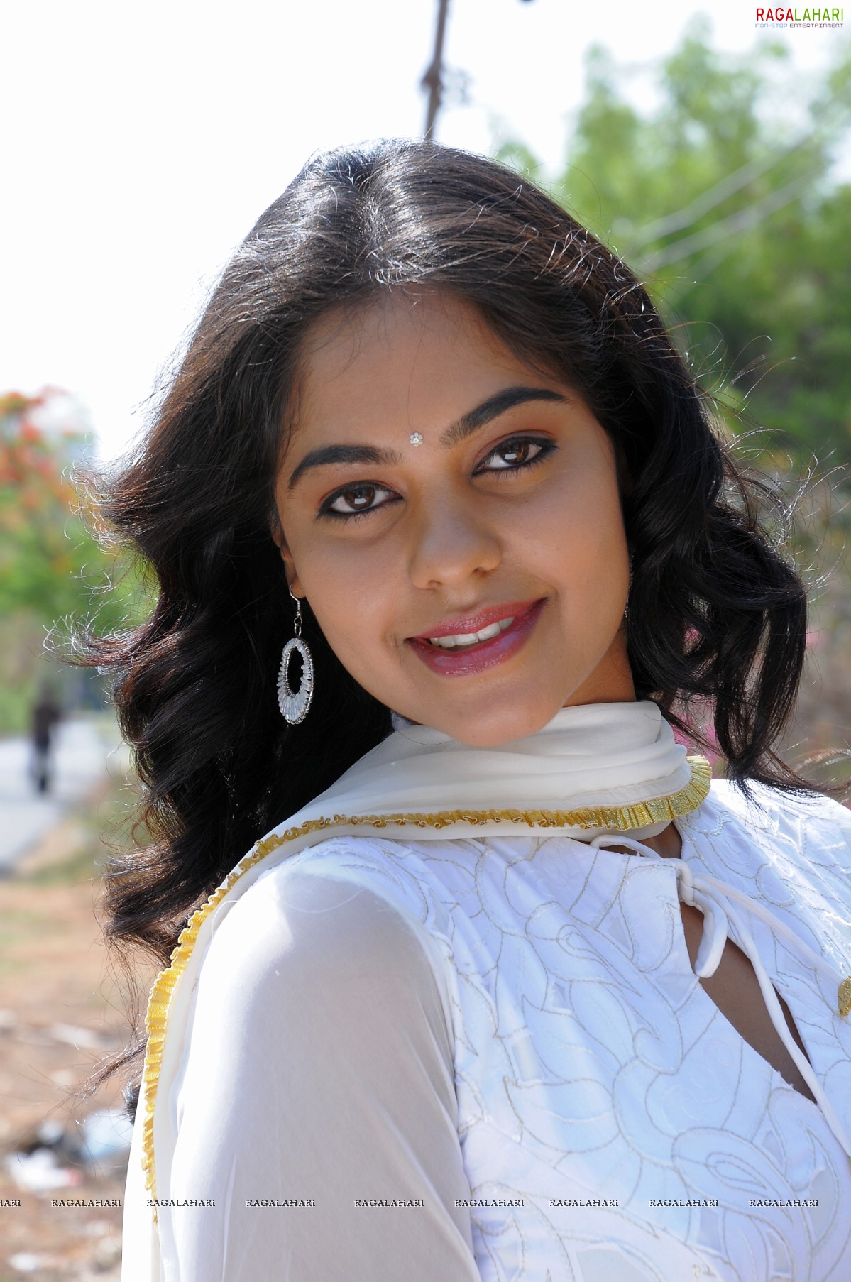 Bindu Madhavi (Hi-Res)