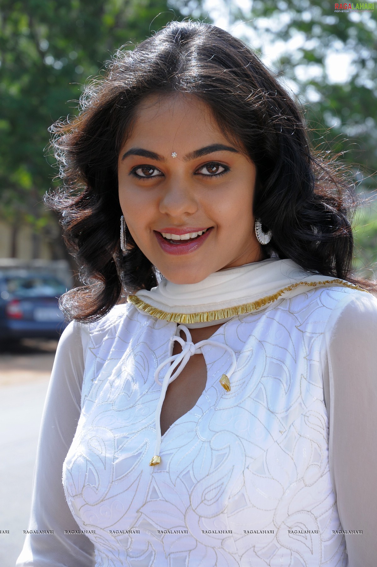 Bindu Madhavi (Hi-Res)