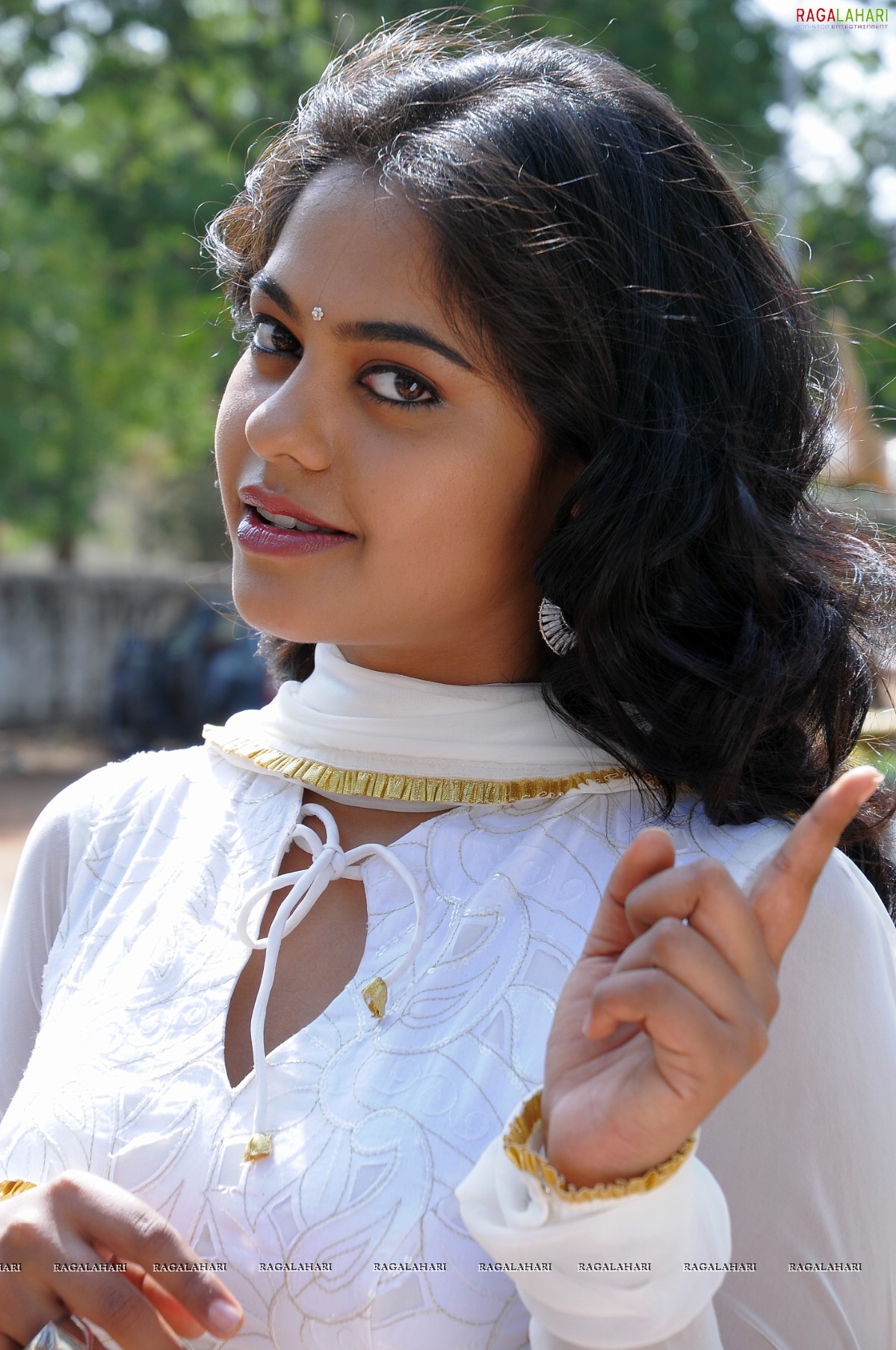 Bindu Madhavi (Hi-Res)