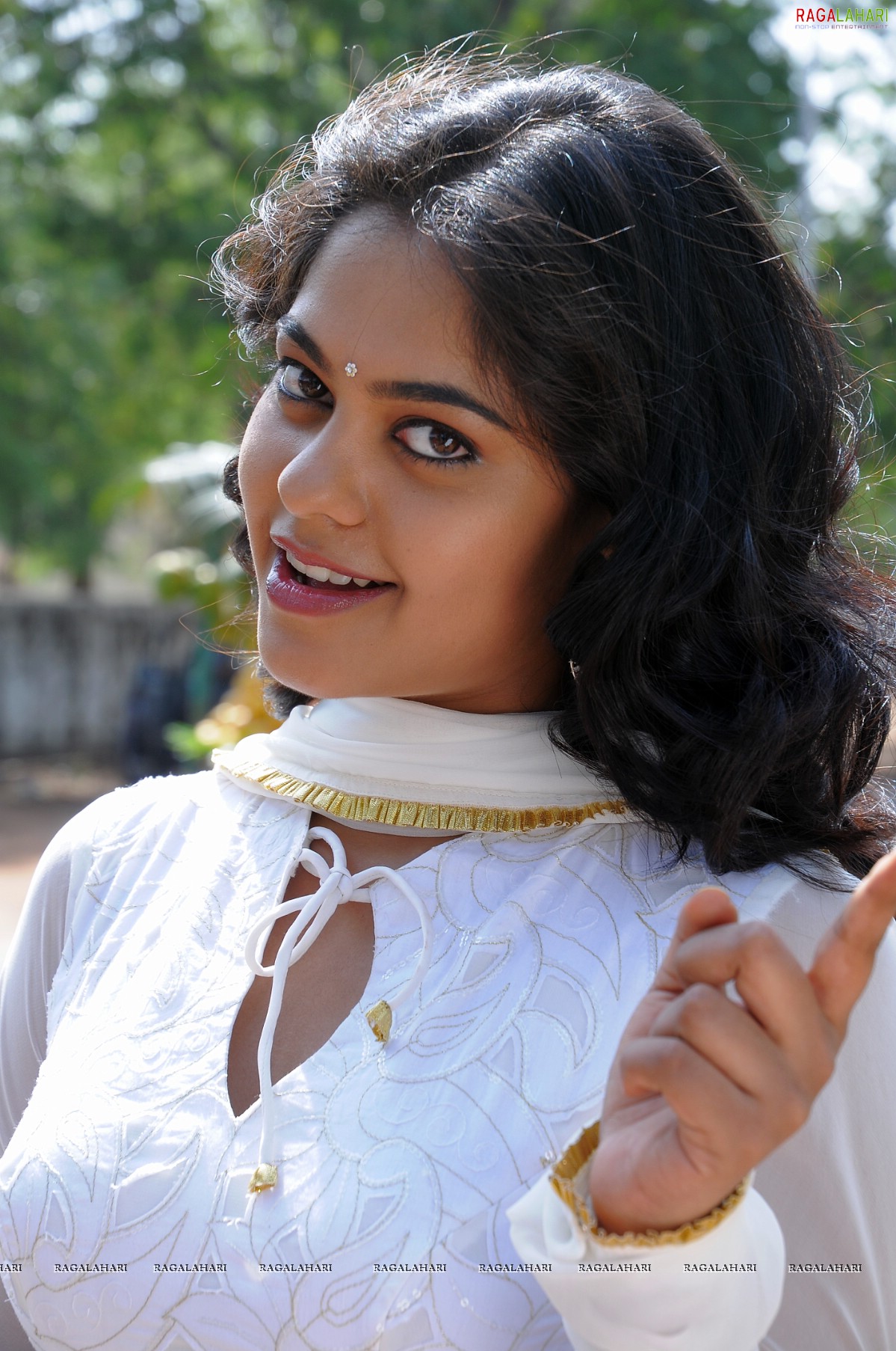 Bindu Madhavi (Hi-Res)