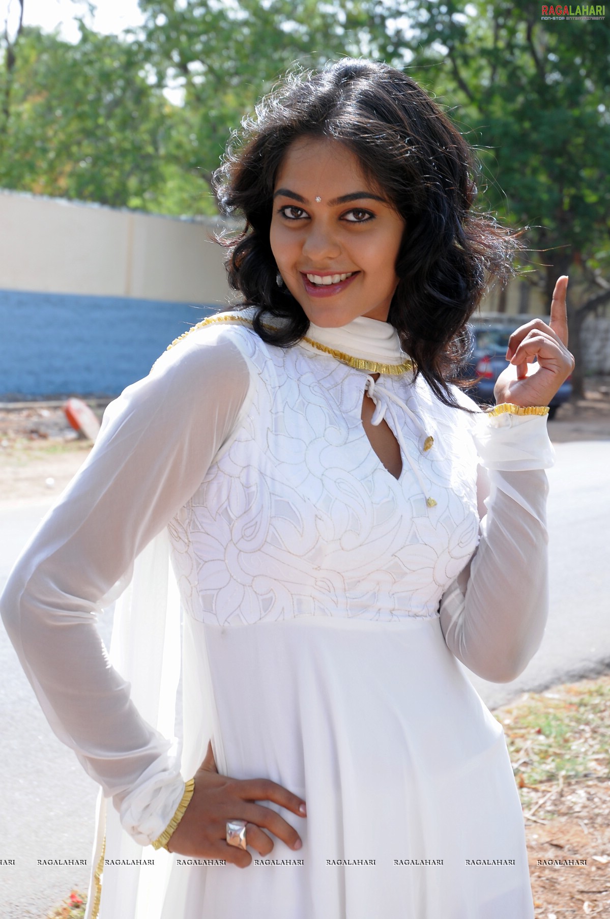 Bindu Madhavi (Hi-Res)