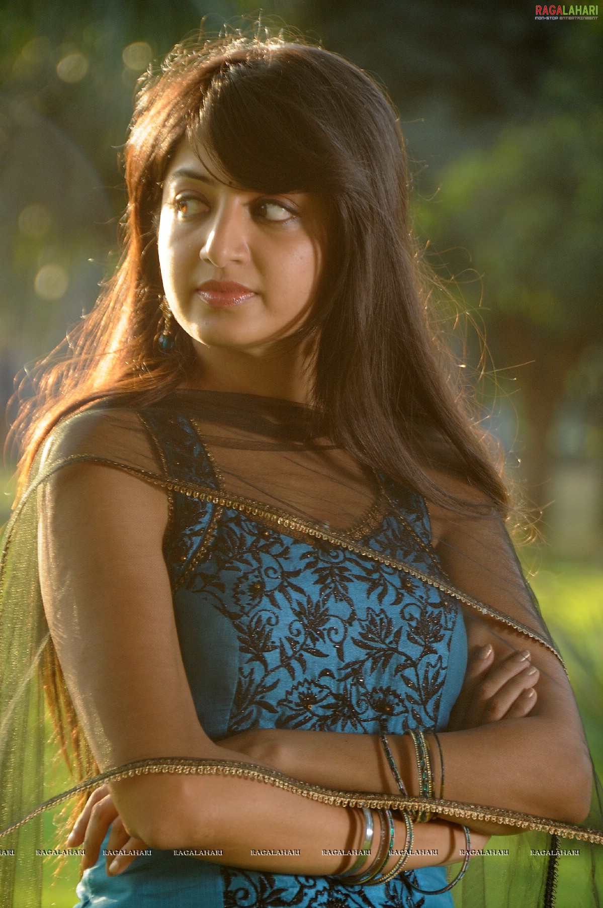 Poonam Kaur (Hi-Res)