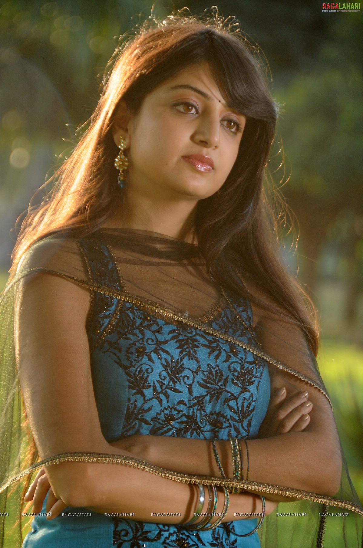 Poonam Kaur (Hi-Res)