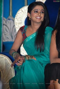 Priyamani at Nagavalli Logo Launch