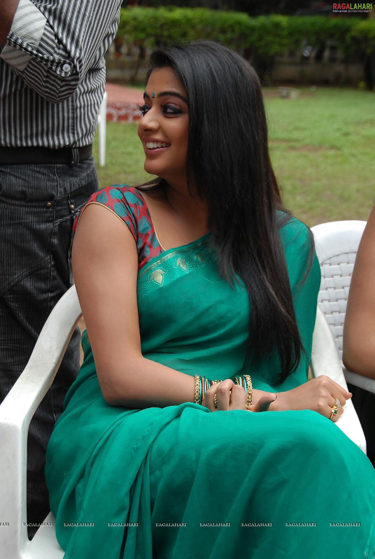 Priyamani in Saree Photos, Priya Vasudev Mani Iyer at Nagavalli Logo Launch