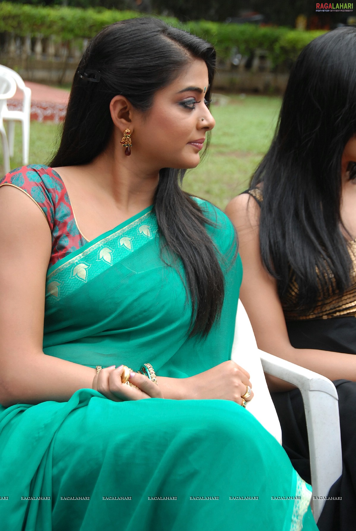 Priyamani in Saree Photos, Priya Vasudev Mani Iyer at Nagavalli Logo Launch