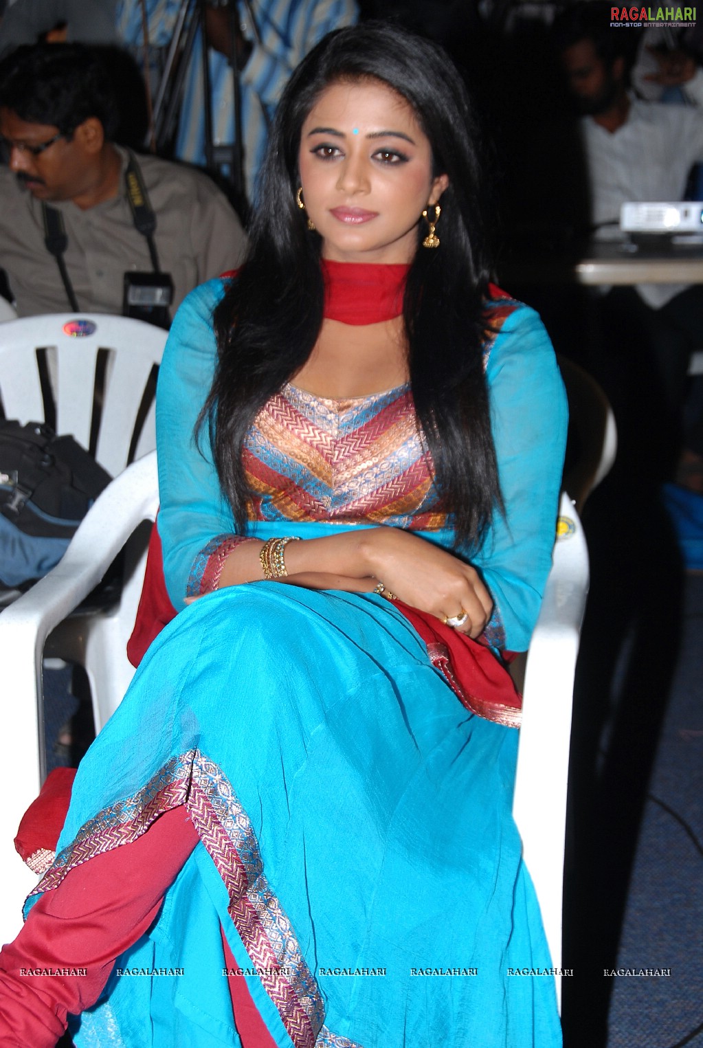 Priyamani at Nuvekkadunte Nenakkadunta Audio Release Function, Photo Gallery