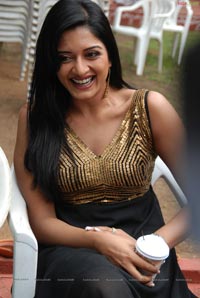 Vimala Raman at Nagavalli Logo Launch