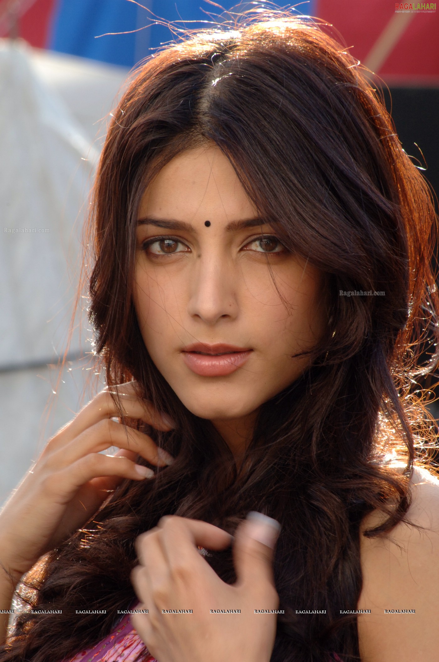 Shruti Haasan (Posters)