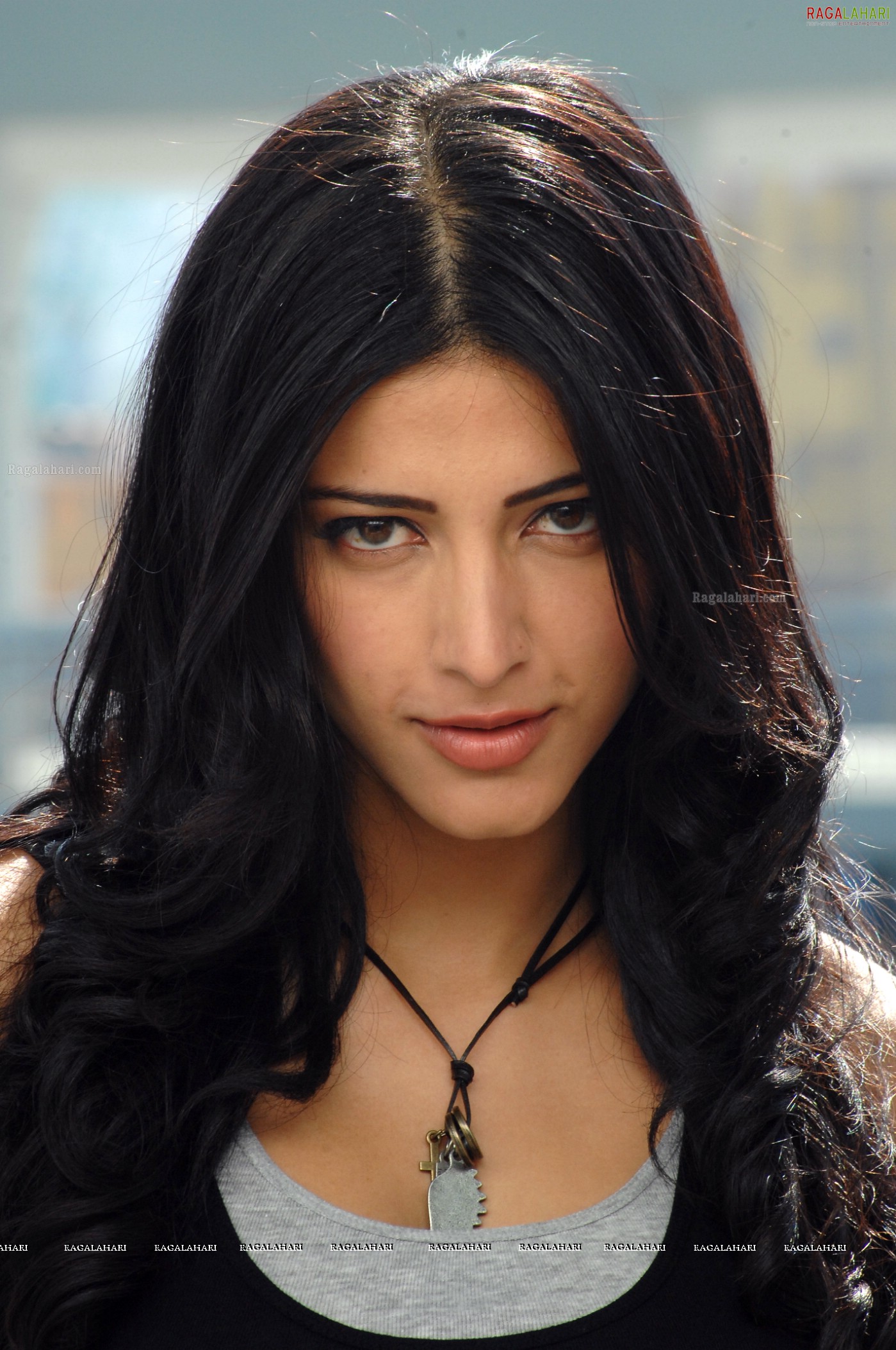 Shruti Haasan (Posters)