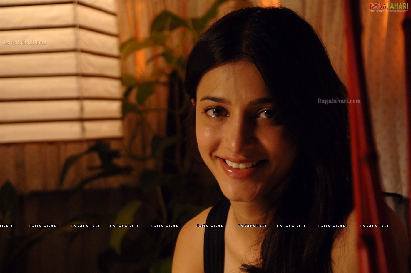 Shruti Haasan (Posters)