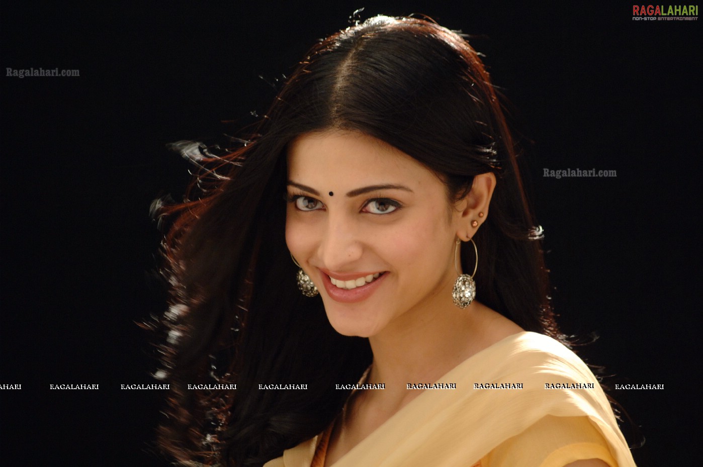 Shruti Haasan (Posters)