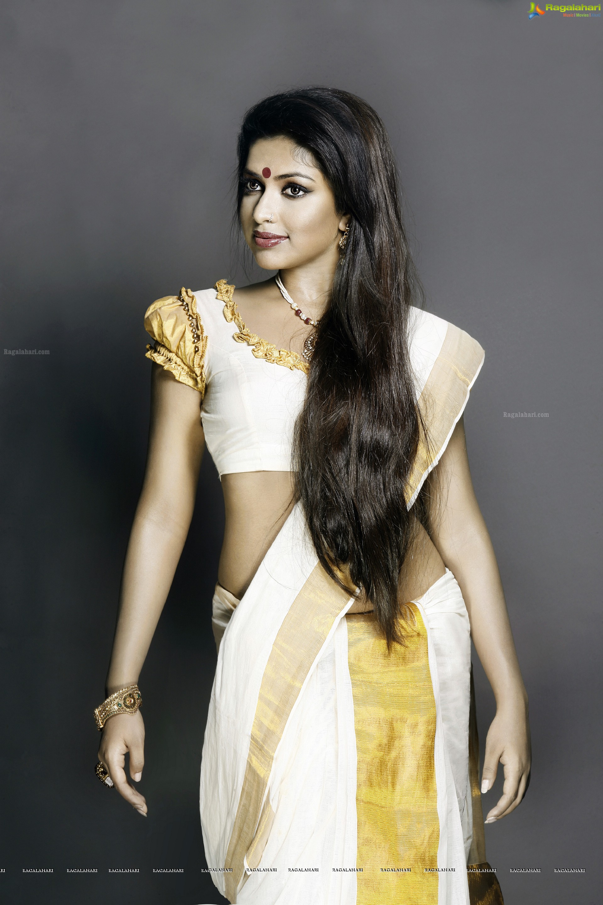 Amala Paul - HD Gallery