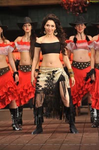 Tamanna Hot in Cameraman Gangatho Rambabu