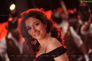 Tamanna Hot in Cameraman Gangatho Rambabu