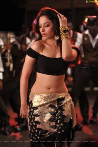 Tamanna Hot in Cameraman Gangatho Rambabu