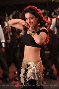 Tamanna Hot in Cameraman Gangatho Rambabu