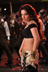 Tamanna Hot in Cameraman Gangatho Rambabu