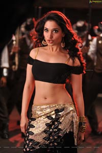 Tamanna Hot in Cameraman Gangatho Rambabu