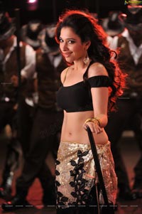 Tamanna Hot in Cameraman Gangatho Rambabu