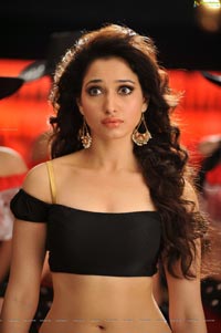 Tamanna Hot in Cameraman Gangatho Rambabu