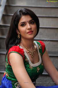 Deeksha Seth Canon 5D Photos