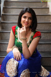 Deeksha Seth Canon 5D Photos