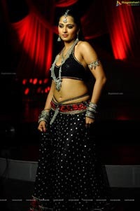 Tamil Actress Anushka Hot