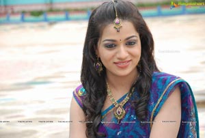 Telugu Heroine Reshma in Saree