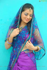 Telugu Heroine Reshma in Saree