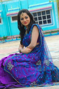 Telugu Heroine Reshma in Saree