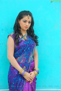 Telugu Heroine Reshma in Saree