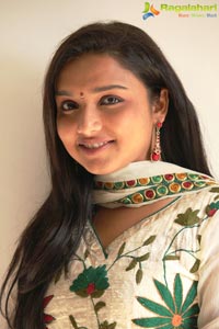 Thuppakki Deepthi Nambiar