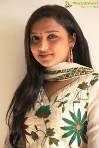 Thuppakki Deepthi Nambiar