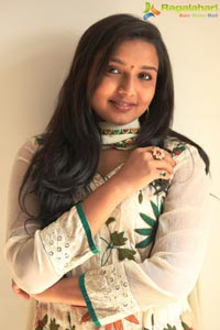 Thuppakki Deepthi Nambiar