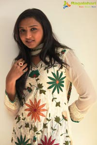 Thuppakki Deepthi Nambiar