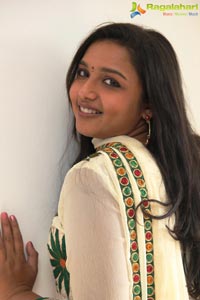 Thuppakki Deepthi Nambiar