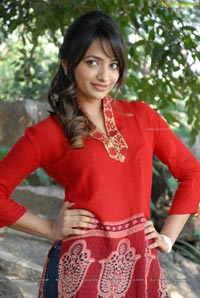 Entha Andamga Vunnave Heroine Jiya