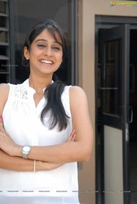 Routine Love Story Regina Cassandra