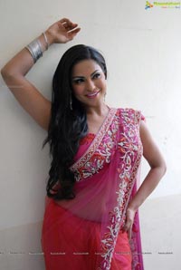 Veena Malik High Resolution Photos