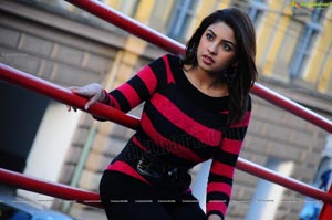 Richa Gangopadhyay in T-Shirt and Jeans