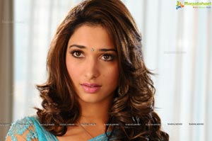 Tamanna Hot in Saree Images