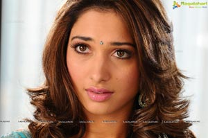 Tamanna Hot in Saree Images