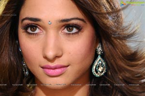 Tamanna Hot in Saree Images