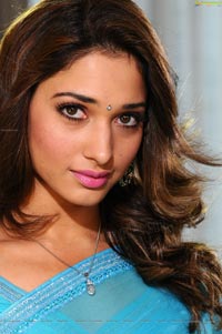 Tamanna Hot in Saree Images