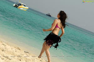 Tamanna Hot Rebel Beach Song Photos