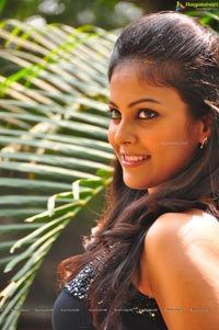 Tamil Actress Chandini Tamilarasan