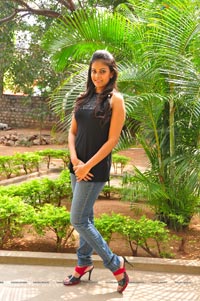 Tamil Actress Chandini Tamilarasan