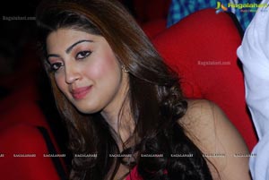 Pranitha Subhash at Big Telugu Awards 2013