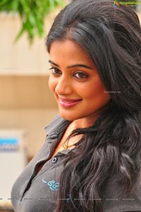 Priyamani in T-Shirt and Jeans